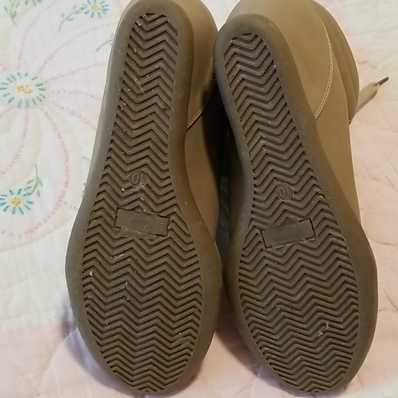 Capensis Bucco tan lace up booties.  Sz 10 - Picture 3 of 5